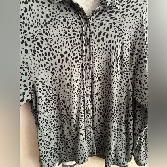 Millibon Black and Gray Animal Print Button-Down Shirt S - Picture 6 of 12